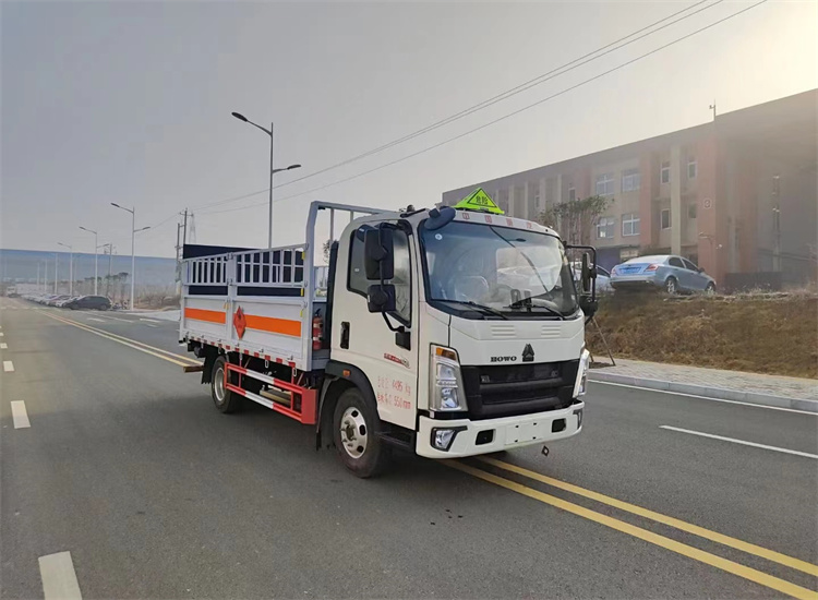 可乘坐三人的藍牌氣瓶運輸車（重汽氣瓶運輸車）